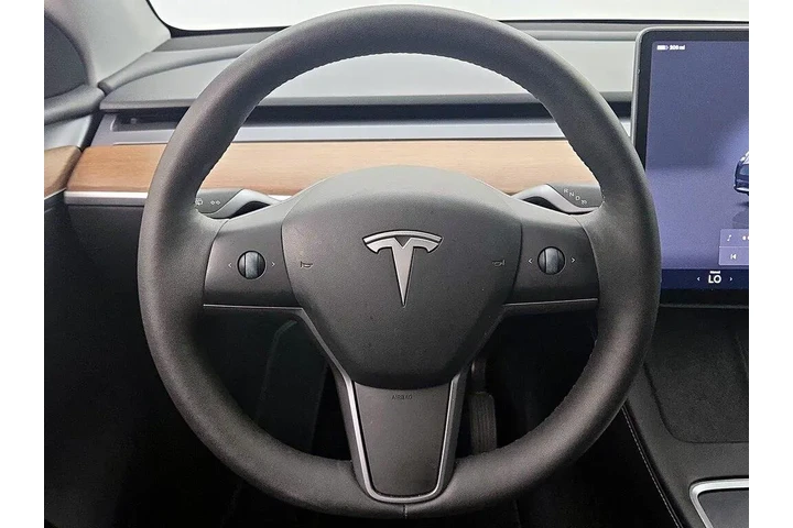 $37998 : Tesla Model Y 2024 AWD Long image 10