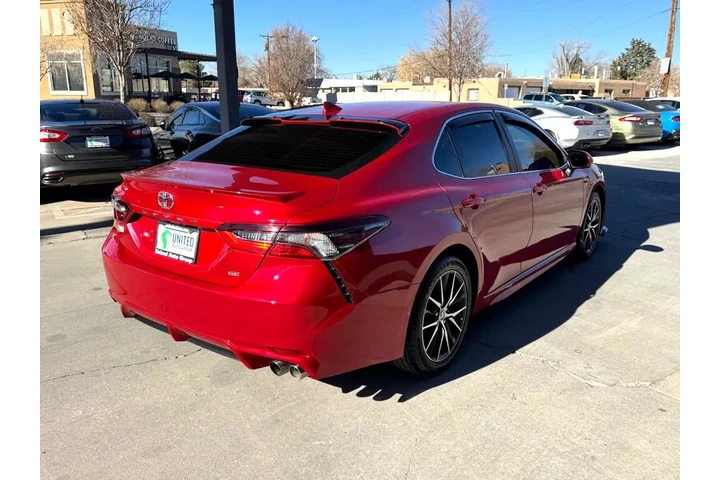 2021 Camry SE image 5