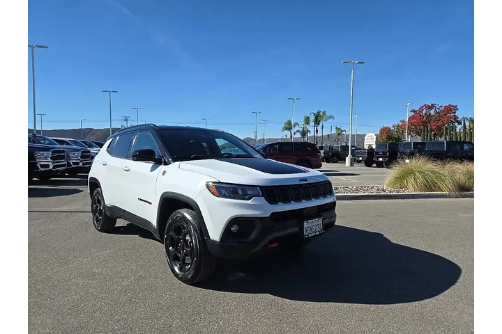 $21106 : Jeep Compass 2023 4x4 Trailh image 2