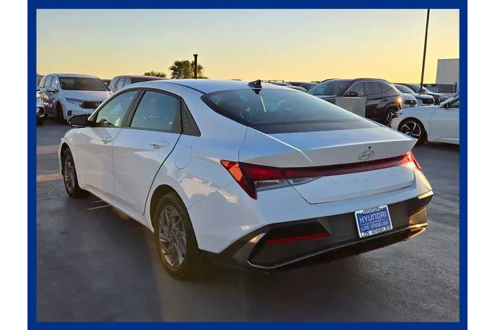 $21765 : Hyundai ELANTRA 2024 SEL 4dr image 10