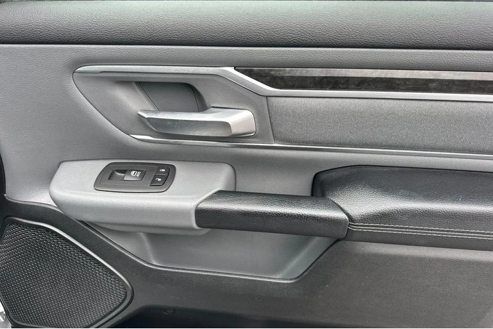 $28980 : Ram 1500 2021 4x4 Big Horn 4 image 9