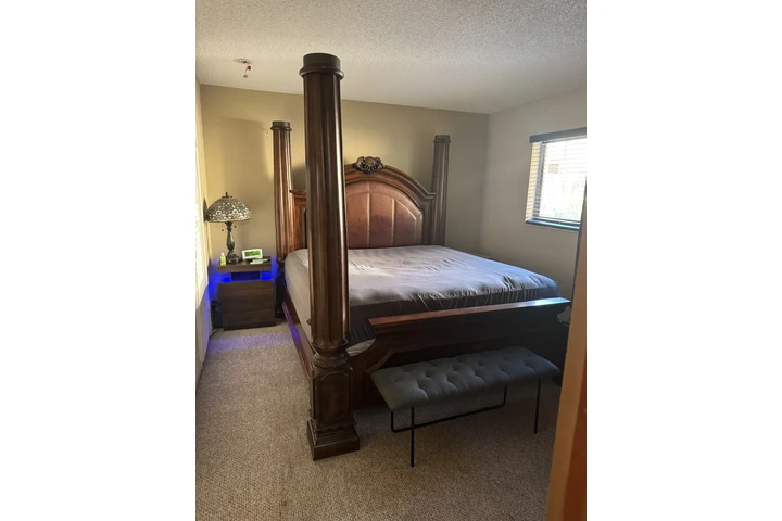 $950 : Room image 1