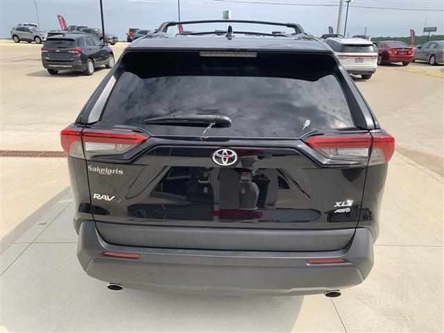 $27530 : 2021 RAV4 XLE SUV I-4 cyl image 3