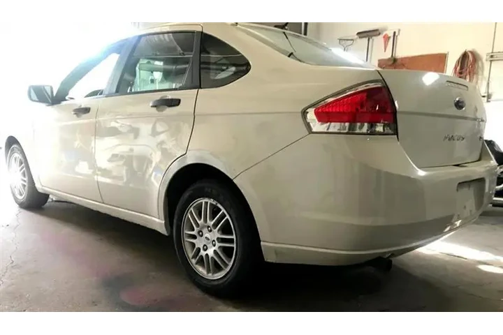 $7000 : 2011 Focus image 4