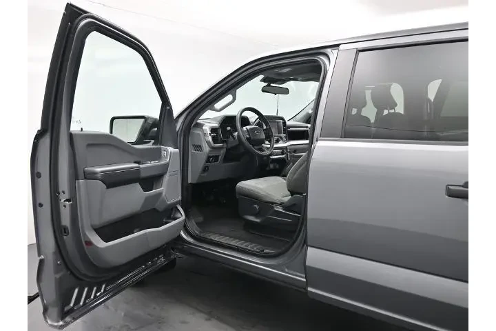 $38585 : Ford F-150 2023 4x4 XLT 4dr image 9