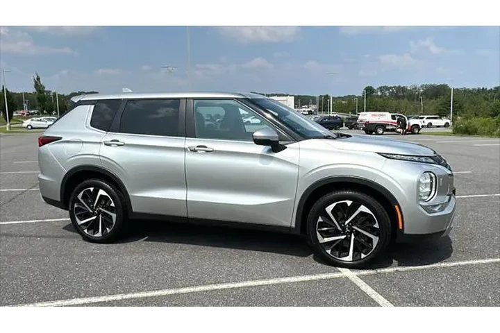 $22869 : Mitsubishi Outlander 2022 AW image 3