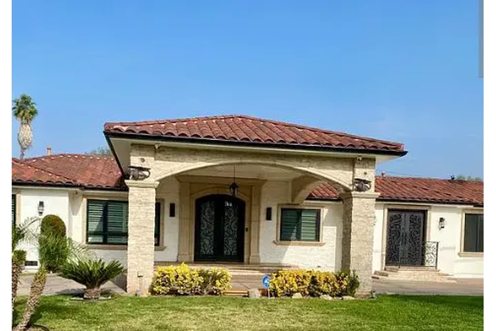 $1830 : 4Bed 4.5Bath Home in Downey image 1
