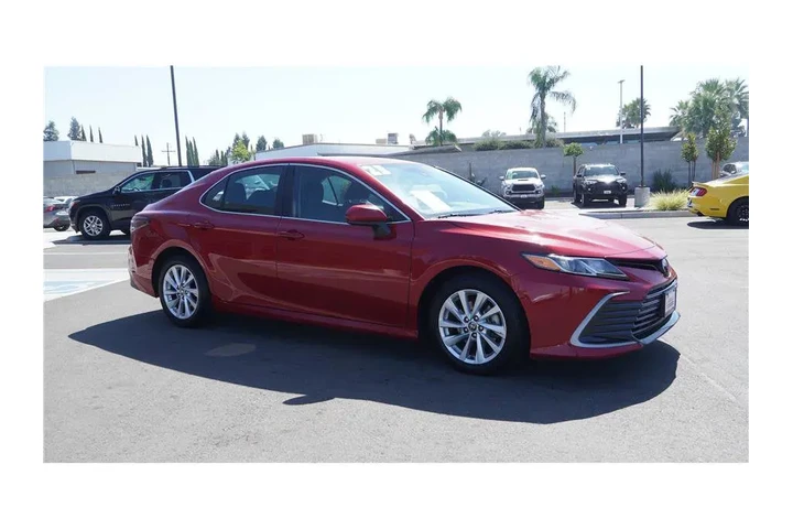 $24984 : 2023 Camry LE image 4