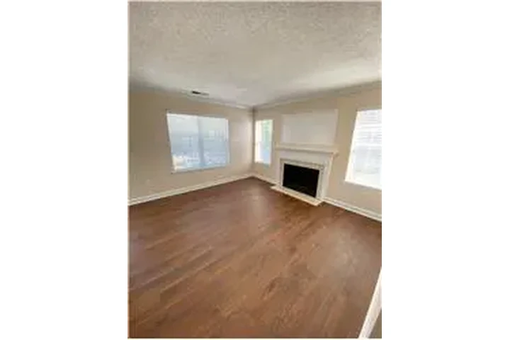 $1750 : Rental property with 2 bedro image 2