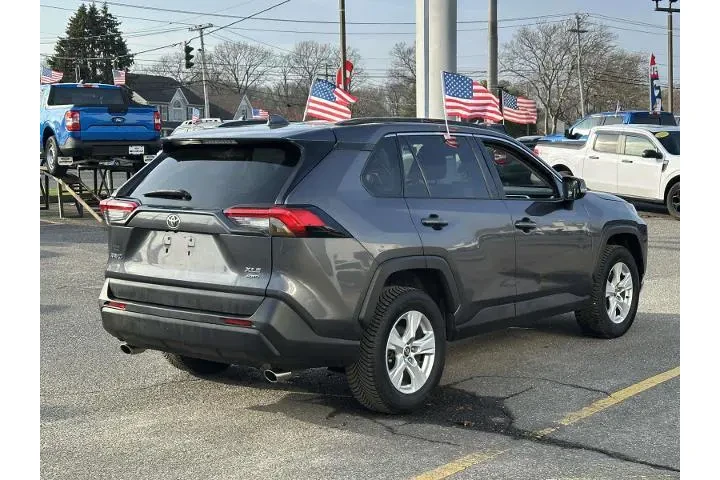 $17995 : Toyota RAV4 2021 AWD XLE 4dr image 6