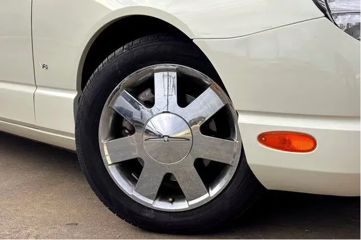 $18977 : Ford Thunderbird 2003 Deluxe image 2