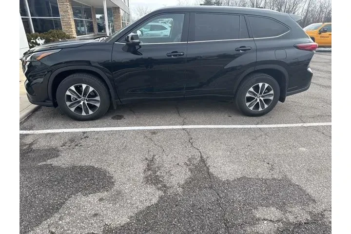 $33858 : Toyota Highlander 2022 AWD X image 5