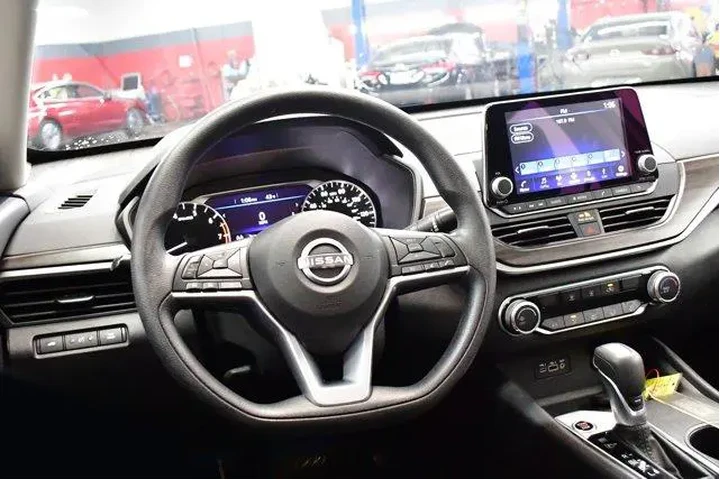 $21994 : Nissan Altima 2025 2.5 SV 4d image 8