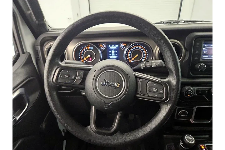 $26998 : Jeep Wrangler 2021 4x4 Sport image 10