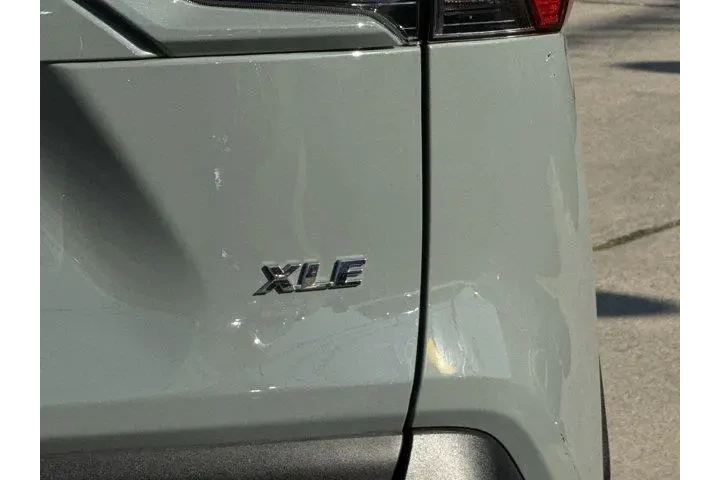 $29548 : Toyota RAV4 2023 XLE Premium image 7