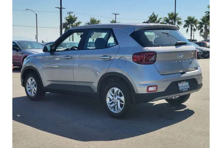 $19859 : Hyundai VENUE 2026 SE 4dr Cr image 5