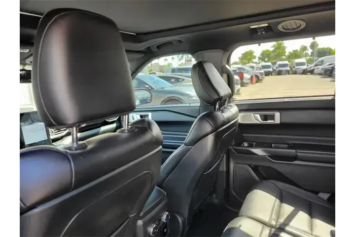$30591 : Ford Explorer 2020 AWD ST 4d image 10