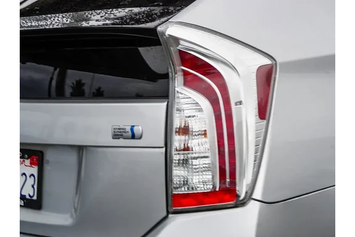 $9981 : Toyota Prius 2013 Four 4dr H image 9