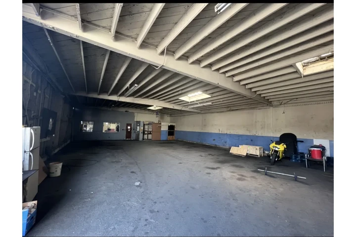 $16000 : Yarda industrial en renta image 2