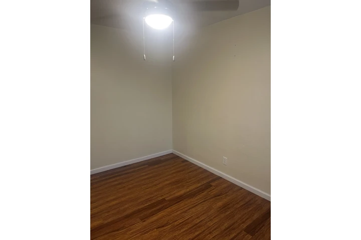 $900 : Se Renta Cuarto image 5