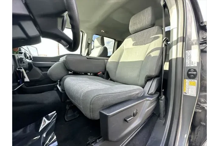 $35699 : Ford F-150 2023 4x4 XLT 4dr image 4