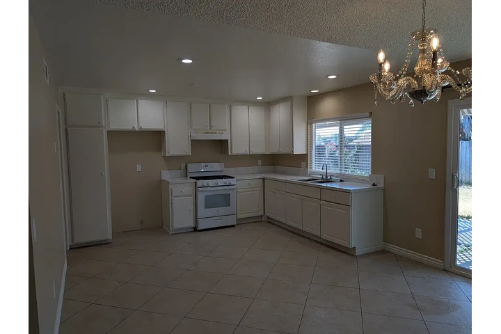 $1470 : Rialto- Listo image 3