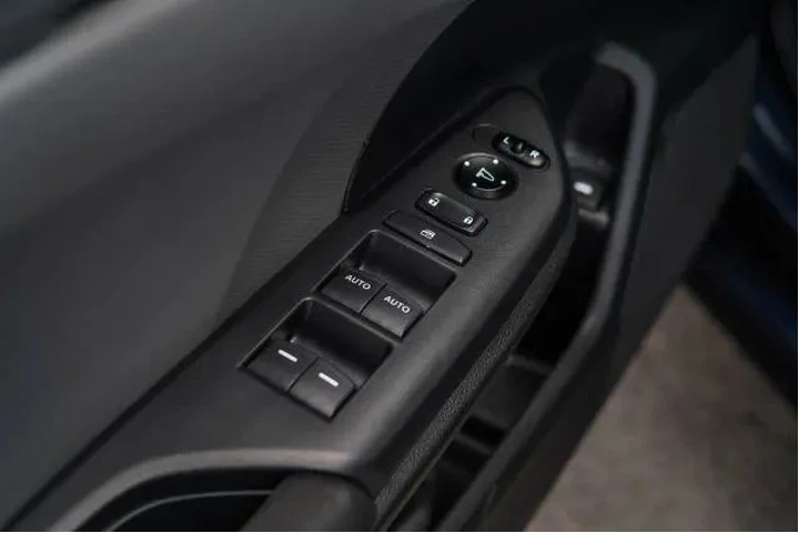 $19999 : Honda Civic 2020 LX 4dr Seda image 10