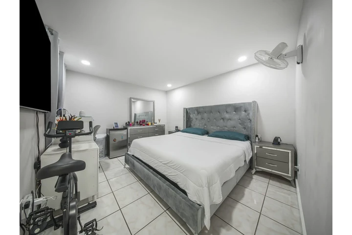 $2100 : Apartamento 2/1 For Rent image 6