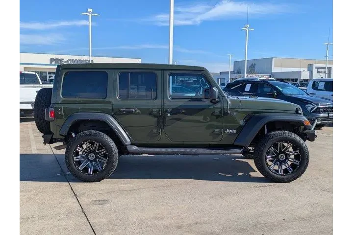 $19495 : Jeep Wrangler Unlimited 2021 image 2