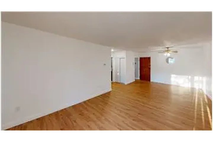 $2300 : Rental property with 1 bedro image 5