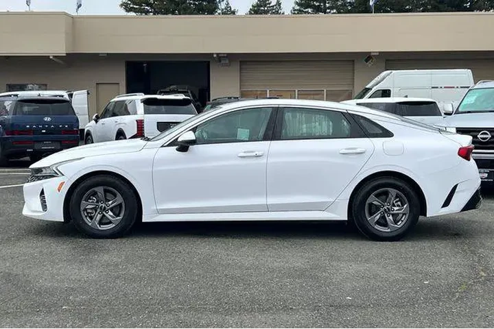 $18990 : Kia K5 2023 LXS 4dr Sedan image 10