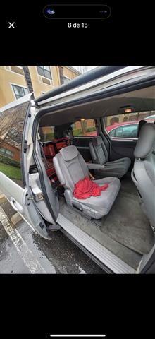 $1000 : Chrysler town country image 1