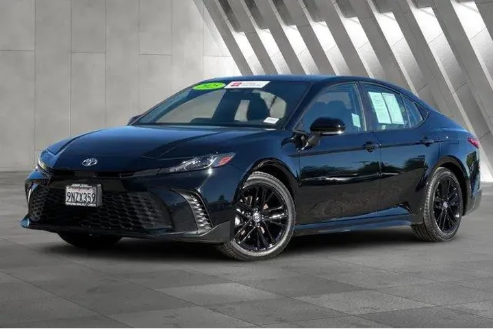$26900 : Toyota Camry 2025 SE 4dr Sed image 2