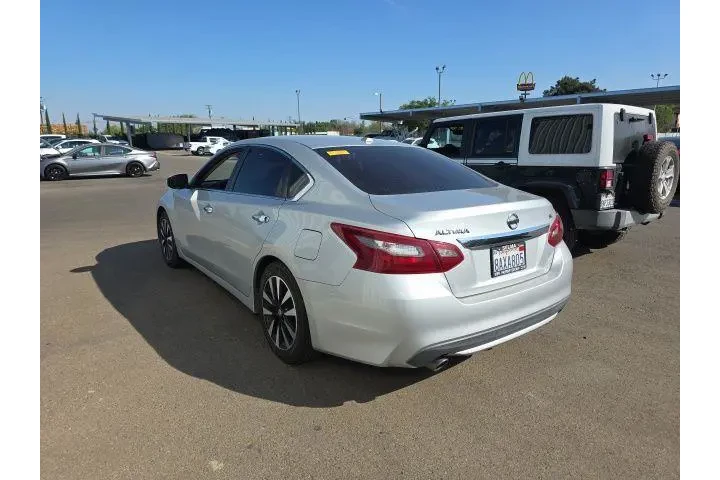 $10900 : Nissan Altima 2018 2.5 SL 4d image 4