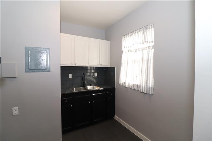 $1410 : APARTAMENTO SINGLE image 2