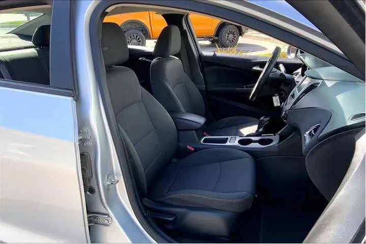 $13985 : Chevrolet Cruze 2018 LS Auto image 7