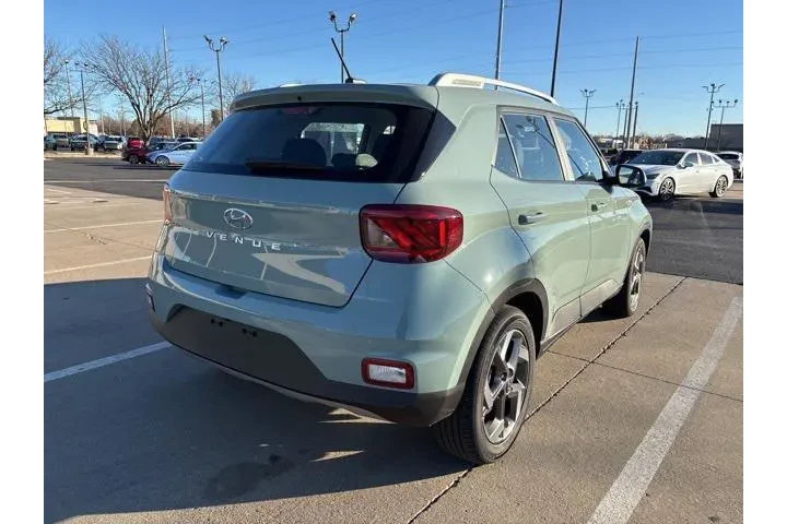 $23999 : Hyundai VENUE 2025 Limited 4 image 5