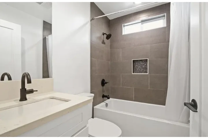 $2780 : 3bed and 2bath in Koreantown image 7