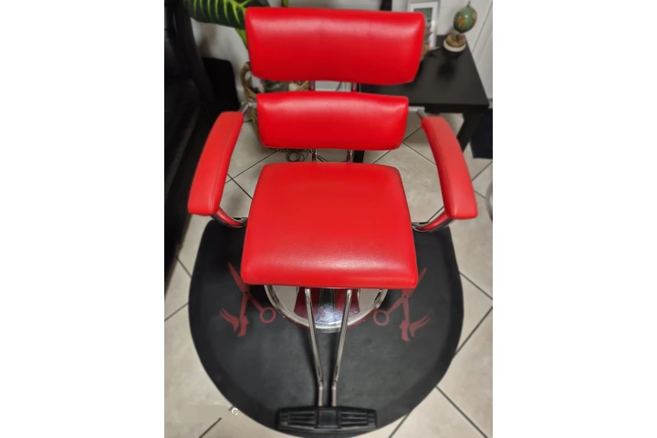 En venta 4 sillas, tapete incl image 4