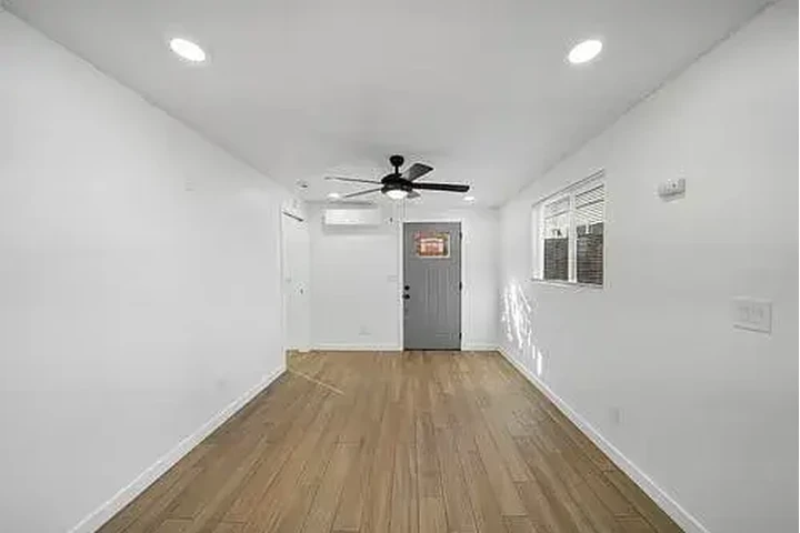 $1095 : 1 bed 1 bath home for rent image 6