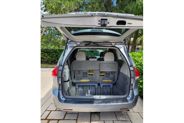 $9900 : 2015 Toyota Sienna LE Minivan image 6
