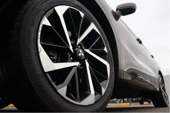 $23310 : Mitsubishi Outlander 2022 AW image 10