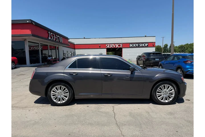 $7980 : 2013 300 C image 1