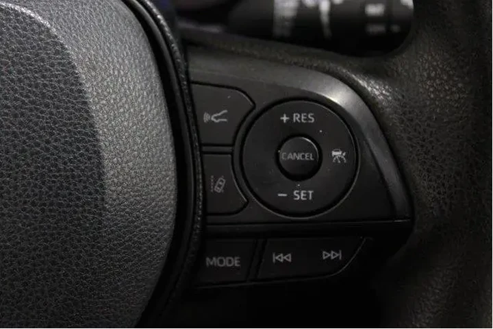 $23985 : Toyota RAV4 2021 XLE 4dr SUV image 10