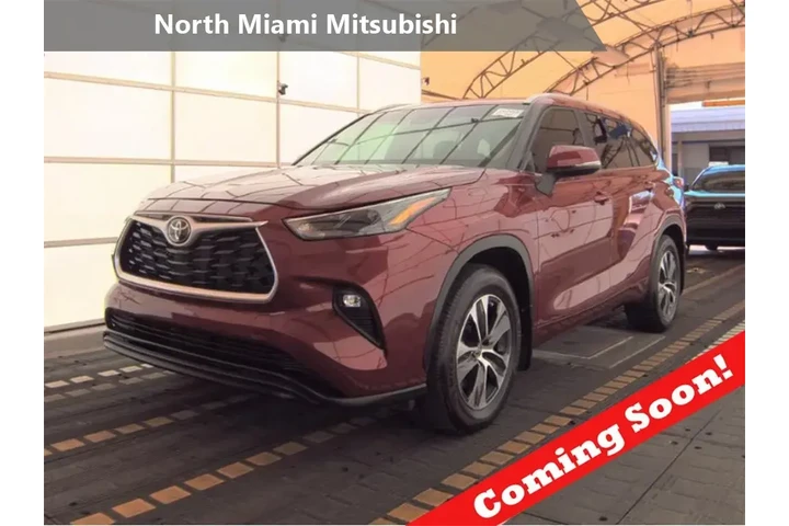 $32390 : Toyota Highlander 2023 L 4dr image 1