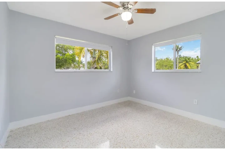 $2500 : 3Bed Home available in Miami image 6