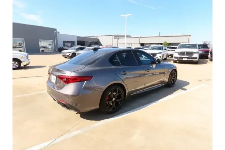 $19911 : Alfa Romeo Giulia 2020 Base image 9