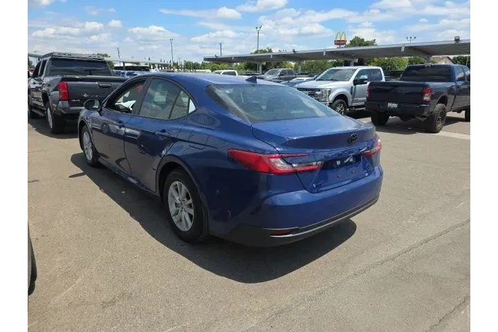 $33900 : Toyota Camry 2026 LE 4dr Sed image 3