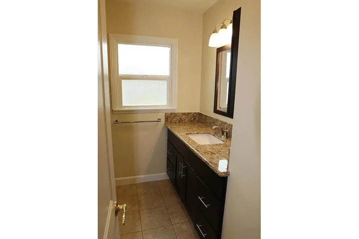 $800 : Beautiful Home...LAKEWOOD,CA image 5