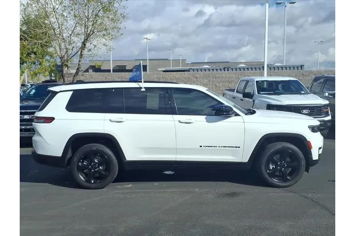 $31780 : Jeep Grand Cherokee L 2023 4 image 3